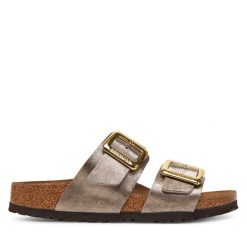 Klapki Birkenstock. Żółte klapki damskie Birkenstock, bez wzorów, bez obcasa, bez zapięcia. Za 359.99 zł.