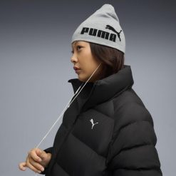 Czapka beanie średniej głębokości Essentials bez mankietu PUMA. Czarne czapki damskie Puma, bez wzorów, z materiału, eleganckie. Za 55.00 zł.