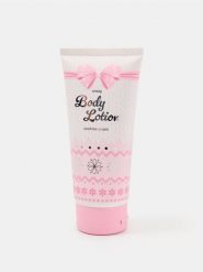 Balsam do ciała o zapachu ciasteczkowym - różowy. Czerwone body Sinsay, bez wzorów. Za 12.99 zł.