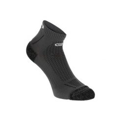 Skarpety do biegania KIPRUN. Niebieskie skarpetki damskie KALENJI, bez wzorów, z elastanu. Za 19.99 zł.
