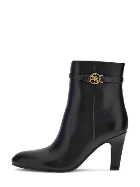 Guess Kozaki 184675 Czarny. Czarne kozaki damskie Guess, z aplikacjami, bez obcasa, na słupku, bez zapięcia. Za 764.99 zł.