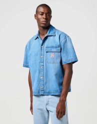 MESKA KOSZULA JEANSOWA WRANGLER SS CJ OVERSHIRT MID WASH 112362747. Koszule męskie Wrangler, l, bez wzorów, z jeansu, bez kołnierzyka, bez ramiączek. Za 109.99 zł.