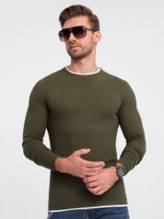 Ombre Bawełniany sweter męski z okrągłym dekoltem - ciemnooliwkowy V7 OM-SWSW-0103 XXL. Zielone swetry męskie Ombre, m, bez wzorów, z bawełny, bez kołnierzyka, bez ramiączek. Za 119.99 zł.