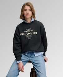 Superdry Bluza Country Club Crew – relaxed fit, materiał z recyklingu – Phantom. Czarne bluzy damskie Superdry, bez wzorów, z bawełny, klasyczne, bez ramiączek, bez kaptura. Za 279.65 zł.
