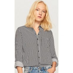 Koszula w paski - Czarny. Czarne koszule damskie Reserved, bez wzorów, bez kołnierzyka, bez ramiączek. Za 69.99 zł.