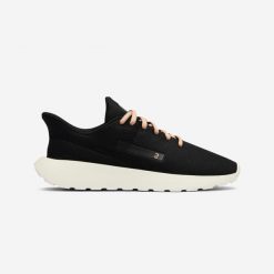 Buty sportowe damskie Decathlon KLNJ Be Essential. Czarne obuwie sportowe damskie Decathlon, bez wzorów, z poliesteru, bez zapięcia, trekkingowe. Za 79.99 zł.