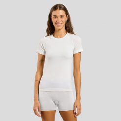 Koszulka damska Odlo BL TOP crew neck s/s PERFORMANCE LIGHT E. Białe topy damskie ODLO, s, bez wzorów, casualowe, bez kołnierzyka, bez ramiączek. Za 319.79 zł.