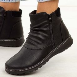 Czarne botki damskie Vinceza 87725. Czarne botki damskie VINCEZA, na jesień, bez wzorów, ze skóry, biznesowe, z okrągłym noskiem, bez obcasa, bez zapięcia. Za 179.00 zł.