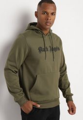 Zielona Bluza z Dodatkiem Bawełny Kapturem Kieszenią Typu Kangurek i Napisem Rotila. Zielone bluzy męskie Born2be, m, bez wzorów, z bawełny, klasyczne, bez ramiączek, z kapturem. Za 59.99 zł.