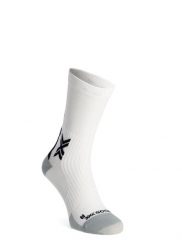 Skarpety rowerowe X-Socks Bike Perform Crew. Białe skarpety męskie X-Socks, bez wzorów, z elastanu. Za 100.09 zł.