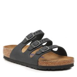 Klapki Birkenstock. Czarne klapki damskie Birkenstock, bez wzorów, bez obcasa, bez zapięcia. Za 599.99 zł.