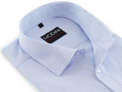 Koszula męska z krótkim rękawem w biało-błękitny prążek DK3. Białe koszule męskie Modini Moda Męska, m, bez wzorów, z bawełny, casualowe, bez kołnierzyka, bez ramiączek. W wyprzedaży za 148.50 zł.
