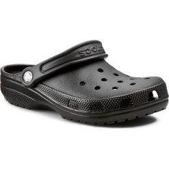 Klapki CROCS - Classic 10001 Black. Czarne klapki damskie Crocs, bez wzorów, z materiału, bez obcasa, bez zapięcia. W wyprzedaży za 129.00 zł.