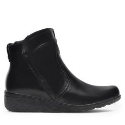 Botki Go Soft. Czarne botki damskie GO SOFT, bez wzorów, bez obcasa, na płaskiej podeszwie, bez zapięcia. Za 249.99 zł.