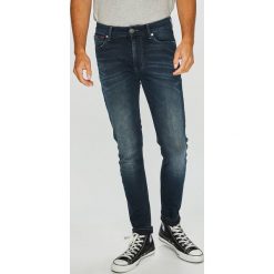 Tommy Jeans - Jeansy Simon. Niebieskie jeansy męskie Tommy Jeans, z bawełny. W wyprzedaży za 269.90 zł.