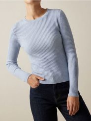 Klasyczny prążkowany sweter - błękitny. Niebieskie swetry nierozpinane damskie Sinsay, l, bez wzorów, prążkowane, klasyczne, bez kołnierzyka, bez ramiączek. Za 29.99 zł.