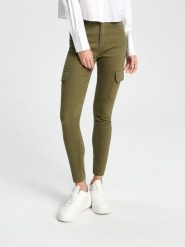 Jeansy mid waist - zielony. Zielone jeansy damskie Sinsay, bez wzorów, z bawełny. Za 69.99 zł.