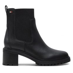 Sztyblety Tommy Hilfiger. Czarne botki damskie Tommy Hilfiger, bez wzorów, bez obcasa, na słupku, bez zapięcia. Za 439.99 zł.