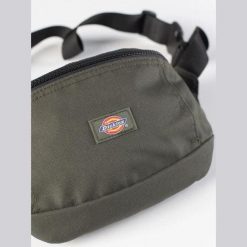 Nerka Dickies Blanchard Olive. Zielone saszetki i nerki męskie Dickies, bez wzorów. Za 156.51 zł.