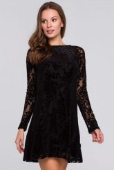 Ekskluzywna aksamitna trapezowa sukienka w kwiaty. Sukienki damskie Sukienki.shop, na imprezę, s, bez wzorów, z koronki, eleganckie, bez kołnierzyka, bez ramiączek, mini, trapezowe. W wyprzedaży za 202.00 zł.