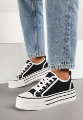 Czarne Trampki na Grubej Podeszwie Lurivanna. Czarne trampki i tenisówki damskie Renee, z aplikacjami, z jeansu, bez zapięcia. Za 74.99 zł.
