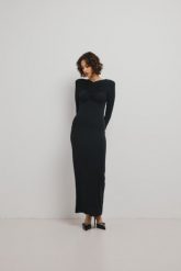Sukienka MAXI z marszczeniem na dekolcie w kolorze INTENSE BLACK - VEGA-S/M. Czarne sukienki damskie Marsala, na spotkanie biznesowe, m, bez wzorów, z elastanu, eleganckie, bez kołnierzyka, bez ramiączek, maxi. Za 649.90 zł.