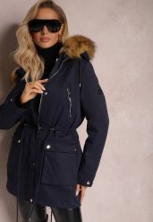 Granatowa Kurtka Parka z Kieszeniami i Kapturem z Futerkiem Caulisa. Niebieskie kurtki damskie Renee, s, bez wzorów, z futra. Za 249.99 zł.