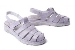 SUAVE 720018-09 ivory, sandały damskie. Szare sandały damskie Suave, bez wzorów, z gumy, bez obcasa, na koturnie, bez zapięcia. Za 315.92 zł.
