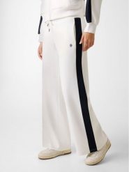 Guess Jeans Spodnie dresowe W6GBB6 KB212 Biały Relaxed Fit. Białe spodnie dresowe damskie Guess Jeans, z aplikacjami, z dresówki. Za 389.99 zł.