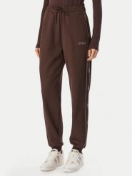 Guess Spodnie dresowe V5BB23 KCX22 Brązowy Regular Fit. Brązowe spodnie dresowe damskie Guess, z aplikacjami, z dresówki. Za 474.99 zł.