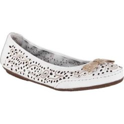 Baleriny RIEKER 41456-81. Białe balerinki damskie Rieker, bez wzorów, ze skóry, bez obcasa, bez zapięcia. W wyprzedaży za 199.99 zł.