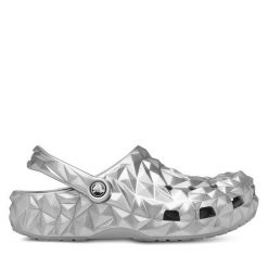 Klapki Crocs. Szare klapki damskie Crocs, bez wzorów, bez obcasa, bez zapięcia. Za 199.99 zł.