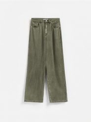Jeansy straight - zielony. Zielone jeansy damskie Reserved, bez wzorów, z jeansu. Za 139.99 zł.