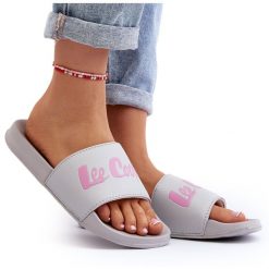 Damskie Klasyczne Klapki Lee Cooper LCW-24-42-2486L Szare. Szare klapki damskie bez wzorów, ze skóry, klasyczne, bez obcasa, bez zapięcia. Za 133.67 zł.