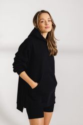 BLUZA LONI CZARNA One size - Flawless. Czarne bluzy damskie Flawless, bez wzorów, z bawełny, bez ramiączek, bez kaptura. Za 360.00 zł.