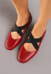 Bordowo-Czerwone Płaskie Balerinki Ozdobione Gumką Elizora. Czerwone balerinki damskie Born2be, bez wzorów, z jeansu, eleganckie, bez obcasa, na płaskiej podeszwie, bez zapięcia. Za 69.99 zł.