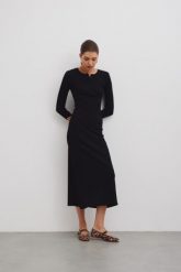 Dopasowana sukienka maxi z napami w kolorze TOTALLY BLACK- MENSA-M. Czarne sukienki damskie Marsala, m, bez wzorów, z bawełny, eleganckie, bez kołnierzyka, bez ramiączek, maxi, dopasowane. Za 319.90 zł.