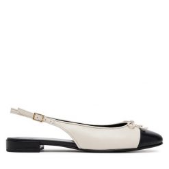 Sandały Tory Burch. Brązowe sandały damskie Tory Burch, bez wzorów, bez obcasa, na płaskiej podeszwie, bez zapięcia. Za 1,079.00 zł.