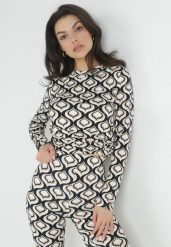 Czarno-Biała Dopasowana Bluzka w Retro Wzór z Marszczeniem Shili. Czarne bluzki damskie Born2be, xl, z aplikacjami, retro, bez kołnierzyka, bez ramiączek. Za 49.99 zł.