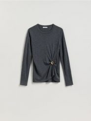 Sweter z detalem - ciemnoszary. Szare swetry nierozpinane damskie Reserved, l, bez wzorów, z dzianiny, bez kołnierzyka, bez ramiączek. Za 109.99 zł.