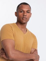 Klasyczna męska bawełniana koszulka z dekoltem w serek BASIC – musztardowy melanż V19. T-shirty męskie Ombre Clothing, m, bez wzorów, z bawełny, bez kołnierzyka, bez ramiączek. W wyprzedaży za 24.99 zł.