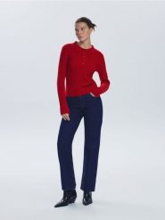 Sweter z ozdobnym splotem - czerwony. Czerwone swetry nierozpinane damskie Reserved, l, bez wzorów, z dzianiny, bez kołnierzyka, bez ramiączek. Za 129.99 zł.