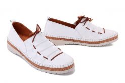 MANITU 840089-03 weiss, półbuty damskie. Białe półbuty damskie Manitu, bez wzorów, ze skóry, bez obcasa, bez zapięcia. Za 299.90 zł.