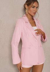 Różowa Marynarka z Usztywnionymi Ramionami i Imitacją Kieszeni Halonia. Czerwone marynarki i żakiety damskie Renee, bez wzorów, z jeansu, eleganckie, bez kołnierzyka, bez ramiączek. Za 119.99 zł.
