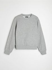 Dresowa bluza crewneck z ozdobnymi cyrkoniami - szary. Szare bluzy damskie Sinsay, l, bez wzorów, z dresówki, bez ramiączek, bez kaptura. Za 49.99 zł.