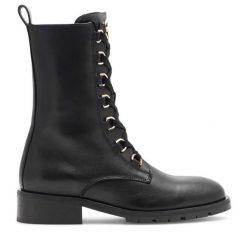 Botki Eva Minge. Czarne botki damskie Eva Minge, bez wzorów, bez obcasa, na płaskiej podeszwie, bez zapięcia. Za 479.00 zł.