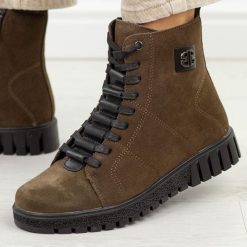 C.Brązowe skórzane botki damskie Filippo Dbt7273/26. Brązowe botki damskie Filippo, na jesień, bez wzorów, z dzianiny, eleganckie, z okrągłym noskiem, bez obcasa, na płaskiej podeszwie, bez zapięcia. Za 319.00 zł.