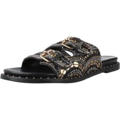 Sandały CARMELA 163200C Czarny. Czarne sandały damskie Carmela, bez wzorów, ze skóry, bez obcasa, bez zapięcia. Za 317.99 zł.