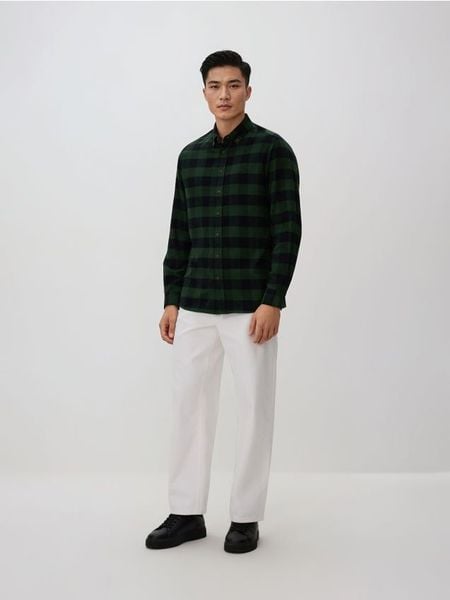 Koszula regular fit w kratę - zielony. Zielone koszule męskie Reserved, l, bez wzorów, z bawełny, bez kołnierzyka, bez ramiączek. W wyprzedaży za 49.99 zł.