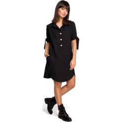 BeWear sukienka damska M czarny. Czarne sukienki damskie Bewear, m, bez wzorów, bez kołnierzyka, bez ramiączek. W wyprzedaży za 220.00 zł.